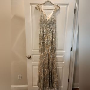 Gorgeius sequined formal length gown